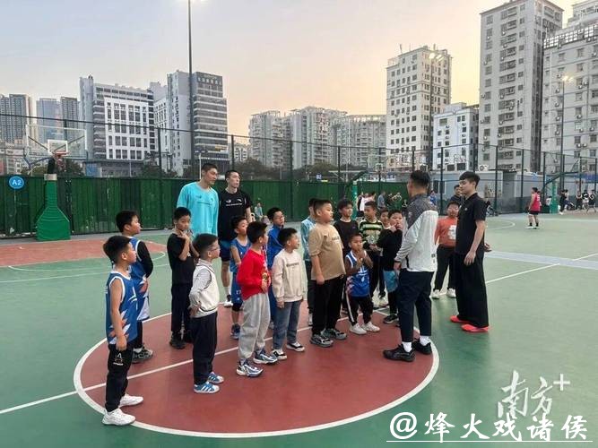 篮球火种点燃少年梦！深圳龙华润庆翔公益行构筑职业与青春的桥梁
